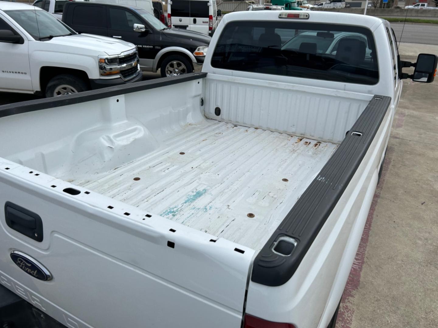 2016 White Ford F-250 SD XL SuperCab 2WD (1FT7X2A65GE) with an 6.2L V8 OHV 16V engine, 6A transmission, located at 1687 Business 35 S, New Braunfels, TX, 78130, (830) 625-7159, 29.655487, -98.051491 - Photo#2